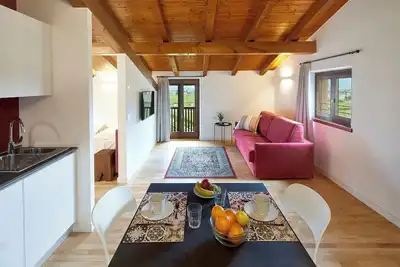Image de Appartement mansardé \"Papavero\" avec balcon, vue sur les montagnes et Wi-Fi