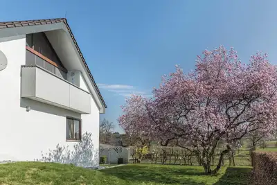 Image de Appartement de vacances mansardé \"Haus Hasenweide\" près du lac de Constance avec balcon