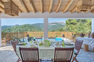 Image de Maison de campagne \"Casa Rural Monte Dios\" dans les montagnes avec piscine et barbecue