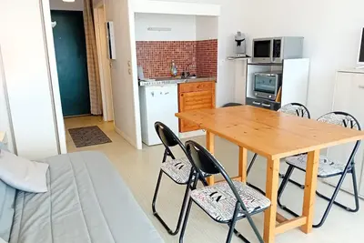 Image de Studio avec terrasse et parking Ă deux pas des plages