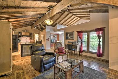 Image de Rustic Chic Home: 1 Mi to Dtwn Hot Springs!