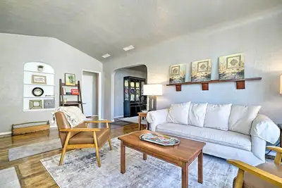 Image de El Paso Home w/ Backyard + Outdoor Fireplace!