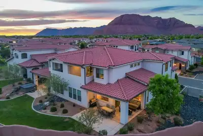Image de Arcadia 33 | Luxury Vacation Home * Patio Views * Resort Amenities * Sleeps 21