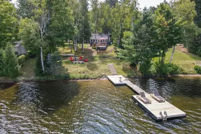 Image de Dog-friendly Lakefront Cottage w\/ Hot Tub + WiFi + Firepit + Games + Near Trails