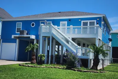 Image de Discover tranquility at this 3/3 steps away from the beach with a fenced yard