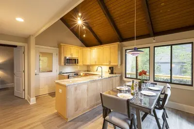 Image de Custom Builder just completely remodeled this Mountain Chalet! . . . with Hot Tub!