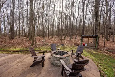 Image de Dog Friendly Nature-Lover’s Cabin w/Fire Pit