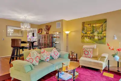 Image de Relaxing, Spacious Gorgeous Townhouse with 2 Spacious Master Bedrooms