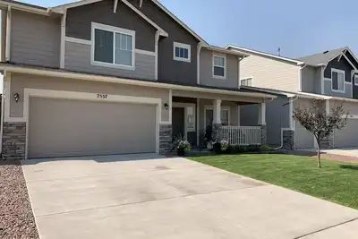 Image de Beautiful Spacious Contemporary Craftsman Style Home