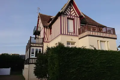 Image de Bright apartment with high, unobstructed view, 2 minutes from the sea