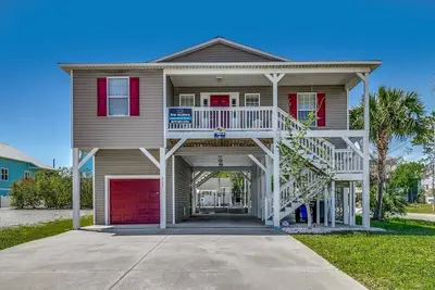 Image de Adorable Home in Cherry Grove w/ Private Pool - 4 Blocks to the Beach & $300 Free Activities Daily