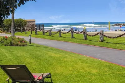 Image de Beachfront cottage - Amazing Walk-up Access to Beach and Patio - E1 North Coast Village