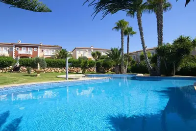 Appartement dans une maison de vacances avec piscine, climatisation, Wifi, Tv, terrasse, parking