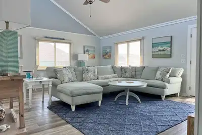 Image de Beach Goals! 4 bedroom 2. 5 bath home, just a 5 minute walk to beach! ! !
