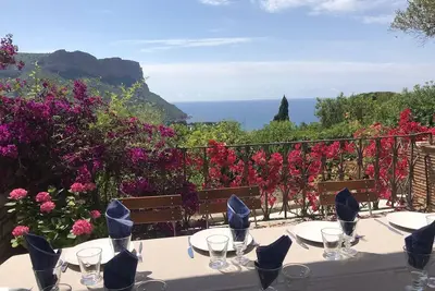 Image de Villa de caractere   vue sur mer  avec piscine