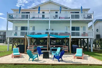 Image de 2Nauti - Wonderful 3bd 2. 5 bath Holden Beach Duplex steps from beach access