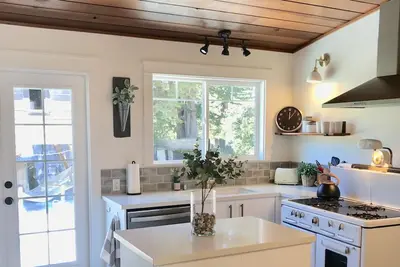 Image de Elegant farmhouse cottage on beautiful apple orchard