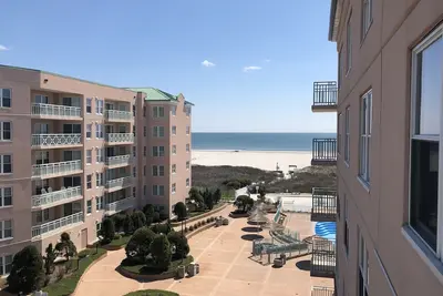 Image de Beautiful Ocean View on Private Diamond Beach, Seapointe Village - 1 bed/2 Bath