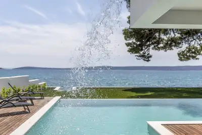 Image de Villa Sea Star - seafront beach with heated 80m2 pool, Bbq and car garage.