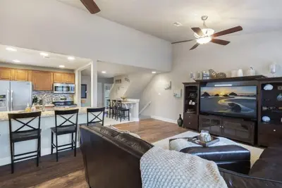 Image de Large 4 suite home in the heart of Horseshoe Bay