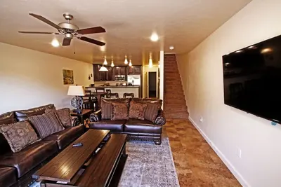 Image de Beautiful Townhome adjacent to the Pool and Hotub