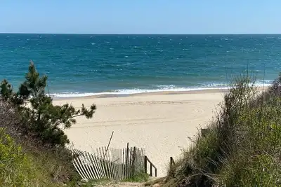 Image de Montauk beach house in Hither Hills with ocean views and close walk to beach.