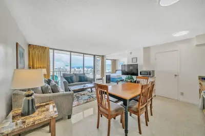 Image de Standard Ocean View Condo - 35th floor views, Free parking & Wifi by Koko Resort Vacation Rentals