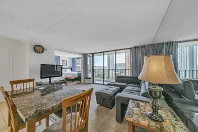 Image de Excellent Diamond Head View Condo - Remodeled, Free Parking! by Koko Resort Vacation Rentals