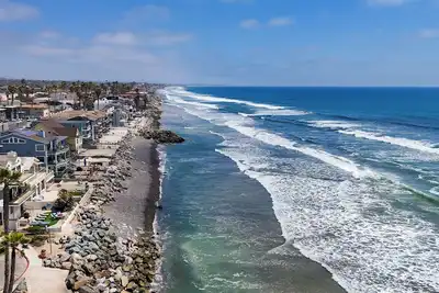 Image de Incredible Oceanfront Location with 30' Balcony!