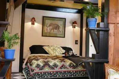 Image de Cozy Banana Cabana w/ soaking tub heated floors in secluded garden