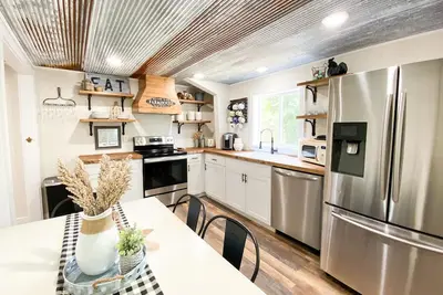 Image de The Barnhouse🍁Secluded Mnt Getaway Ride2Trails•Garage•FirePit•MntViews•FastWIFI