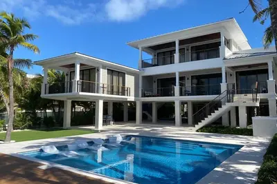Image de Your Exclusive Slice of Paradise - where luxury meets tranquility!
