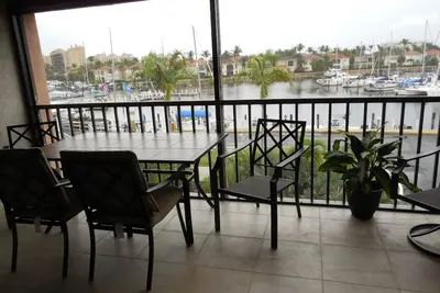 Image de Wonderful condo, fabulous view overlooks Marina - Month stay discount