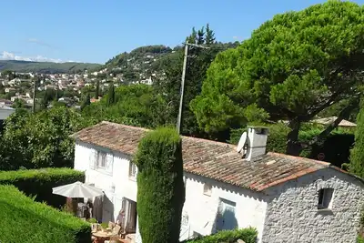 Image de charming cottage with private tennis court