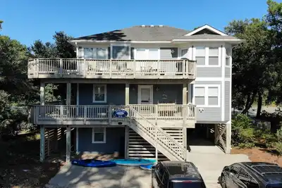 6 bed/4 bath Corolla Light Resort home