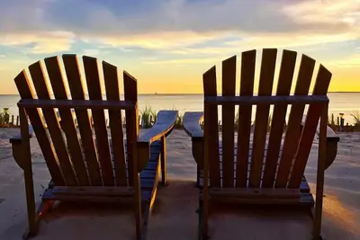 Image de On The Beach! Relax and Unwind at your Private Waterfront Beach Bungalow