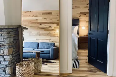 Image de Hip Modern Cabin in The Village