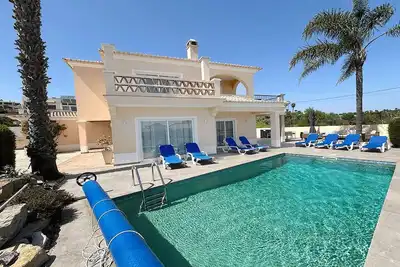 Image de Modern 4 bedroom Family Villa w/ Private Garden & Pool + Ac + WiFi + Iptv Uk
