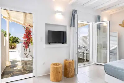 Image de Villa de luxe à Paros | Suite Villa Votsalo | 1 chambre avec jacuzzi | Naousa