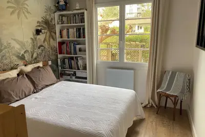 Image de Appartement parking privé gratuit et tout près de la plage