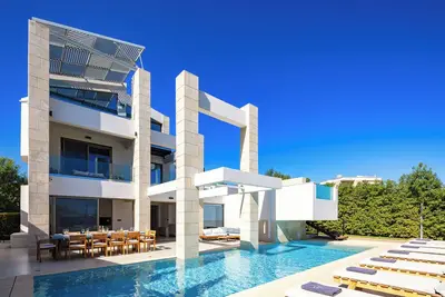 Image de Two private pools, walking distance to Agia Marina and the beach!