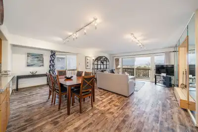 Image de South Shore 3bd/Stunning Lake view, Mini-Golf, Pickle-ball, Tennis, 2 Pools&More