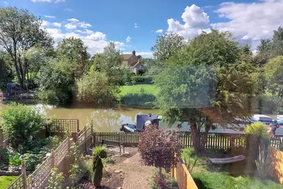 Image de Canalside village house