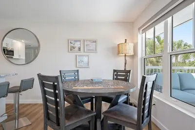 Image de 2 Bedroom/2 Bath Villa (Second Level) - Unit 6