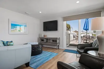 Image de 2 Bedroom/2 Bath Villa (Second Level) - Unit 10
