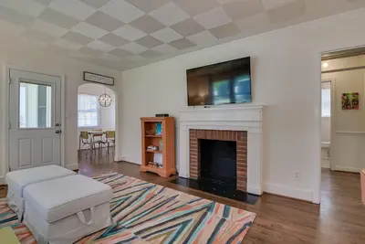 Image de Delightful Mid-Century Modern Bungalow