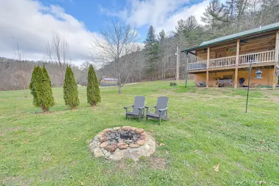 Image de Pet-Friendly Cabin w/ Hot Tub in Daniel Boone Nf