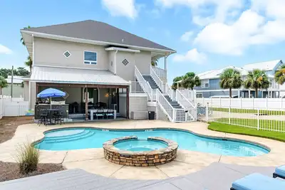 Image de Southern Jewel  - Vacation Home Near the Beach with Private Pool & Outdoor Space