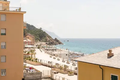 Image de Deiva Marina Apt Sea View! Box car and balcony!