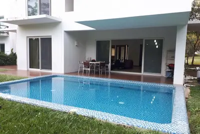 Image de Villa with private pool, spacious ground floor, garden area